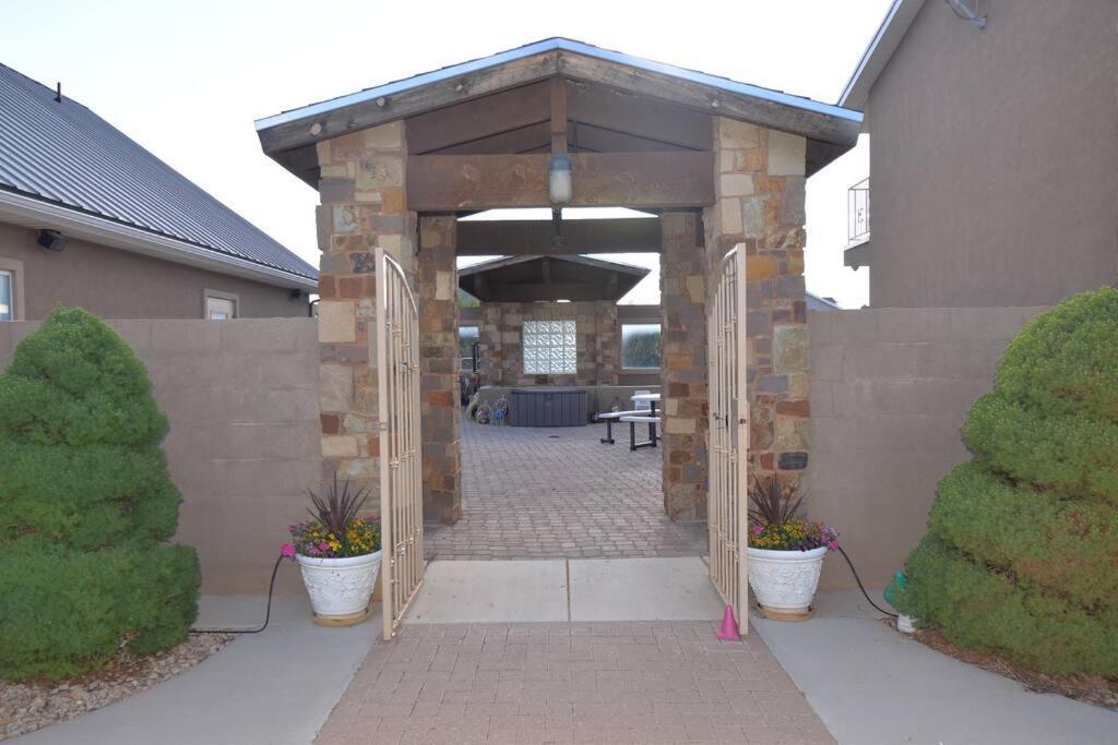 Tacit Shadow Resort Paradise Deluxe Suite, Gym, Coffee Bar, Hot-Tub, Free Laundry, Food Available Parowan Eksteriør billede