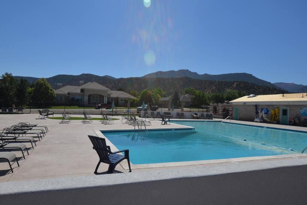 Tacit Shadow Resort Paradise Deluxe Suite, Gym, Coffee Bar, Hot-Tub, Free Laundry, Food Available Parowan Eksteriør billede