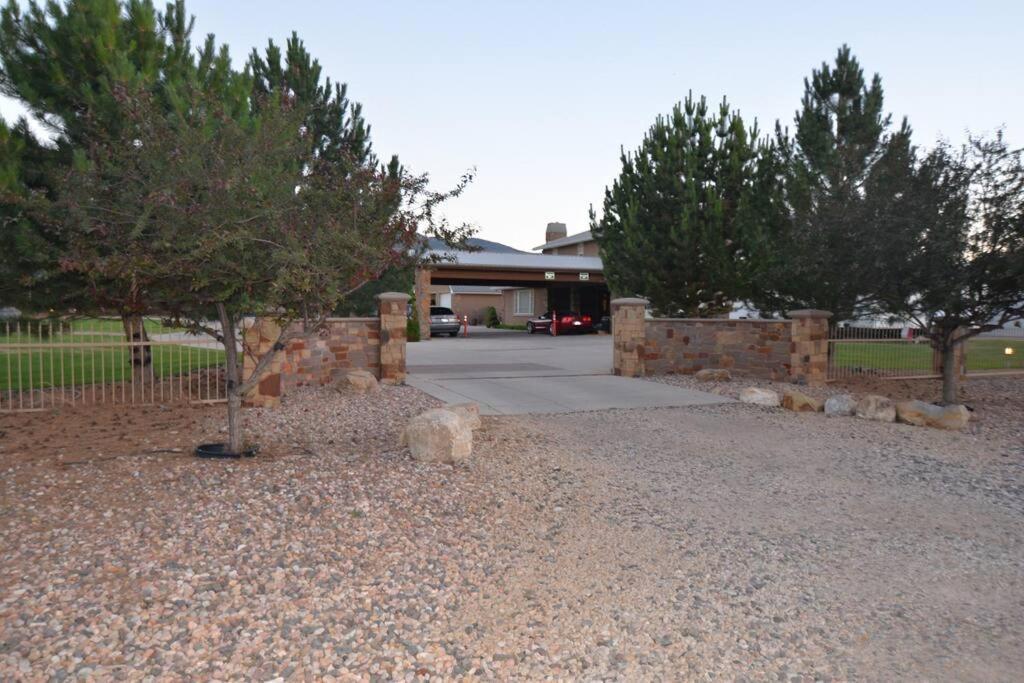 Tacit Shadow Resort Paradise Deluxe Suite, Gym, Coffee Bar, Hot-Tub, Free Laundry, Food Available Parowan Eksteriør billede