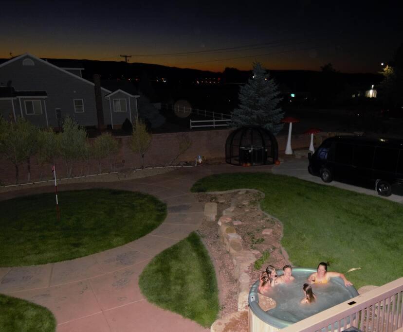 Tacit Shadow Resort Paradise Deluxe Suite, Gym, Coffee Bar, Hot-Tub, Free Laundry, Food Available Parowan Eksteriør billede